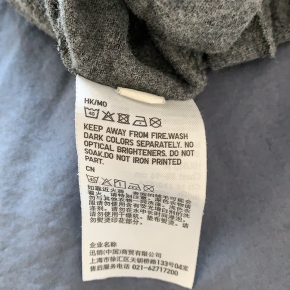Uniqlo Small Grey Cotton T Shirt - Picture 5 of 5